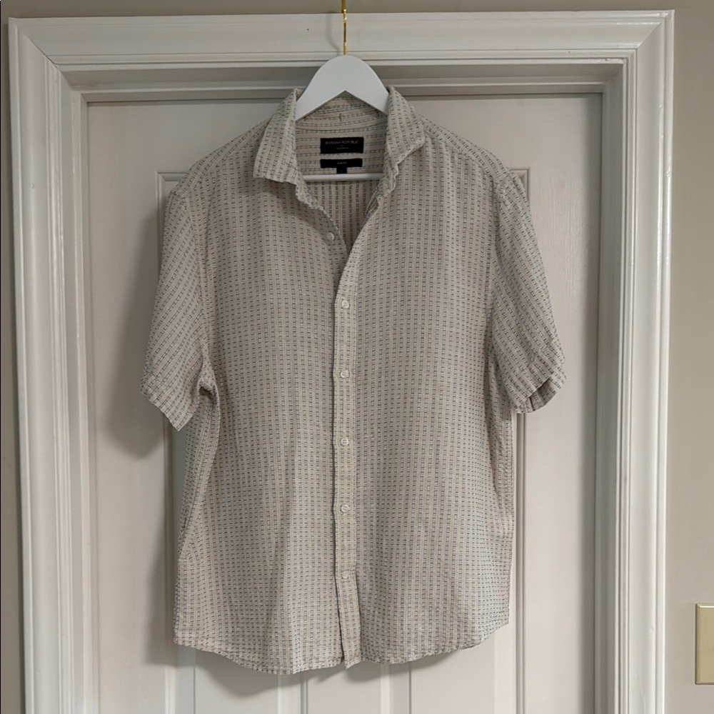 Banana Republic Light Tan Patterned Button Down Shirt